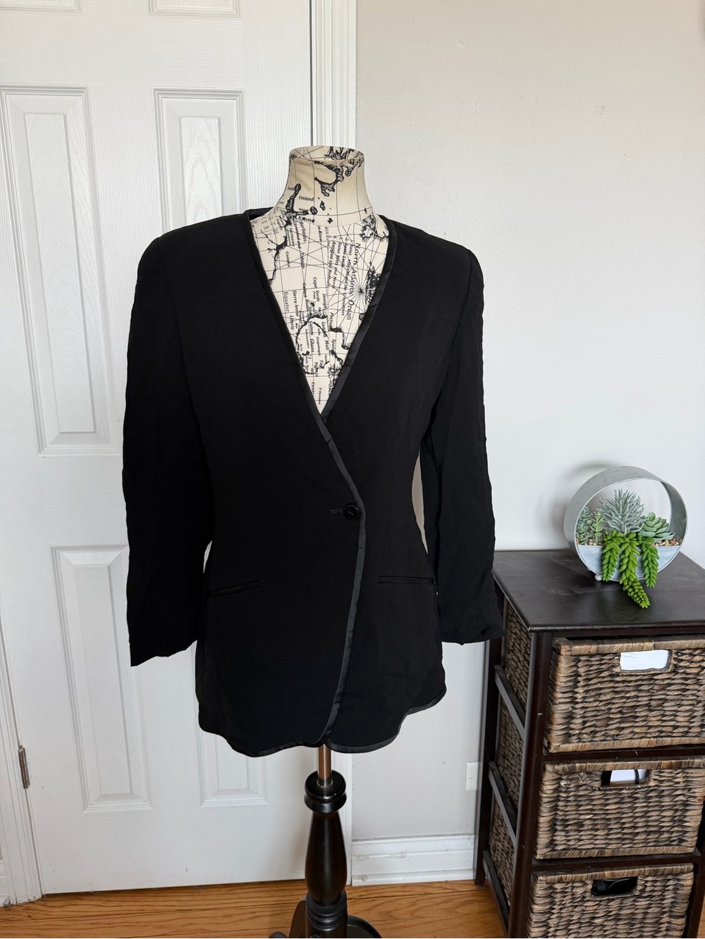 Anne Klein II Vintage Satin pin-ping Trim Black Single-Button V-Neck Blazer 8